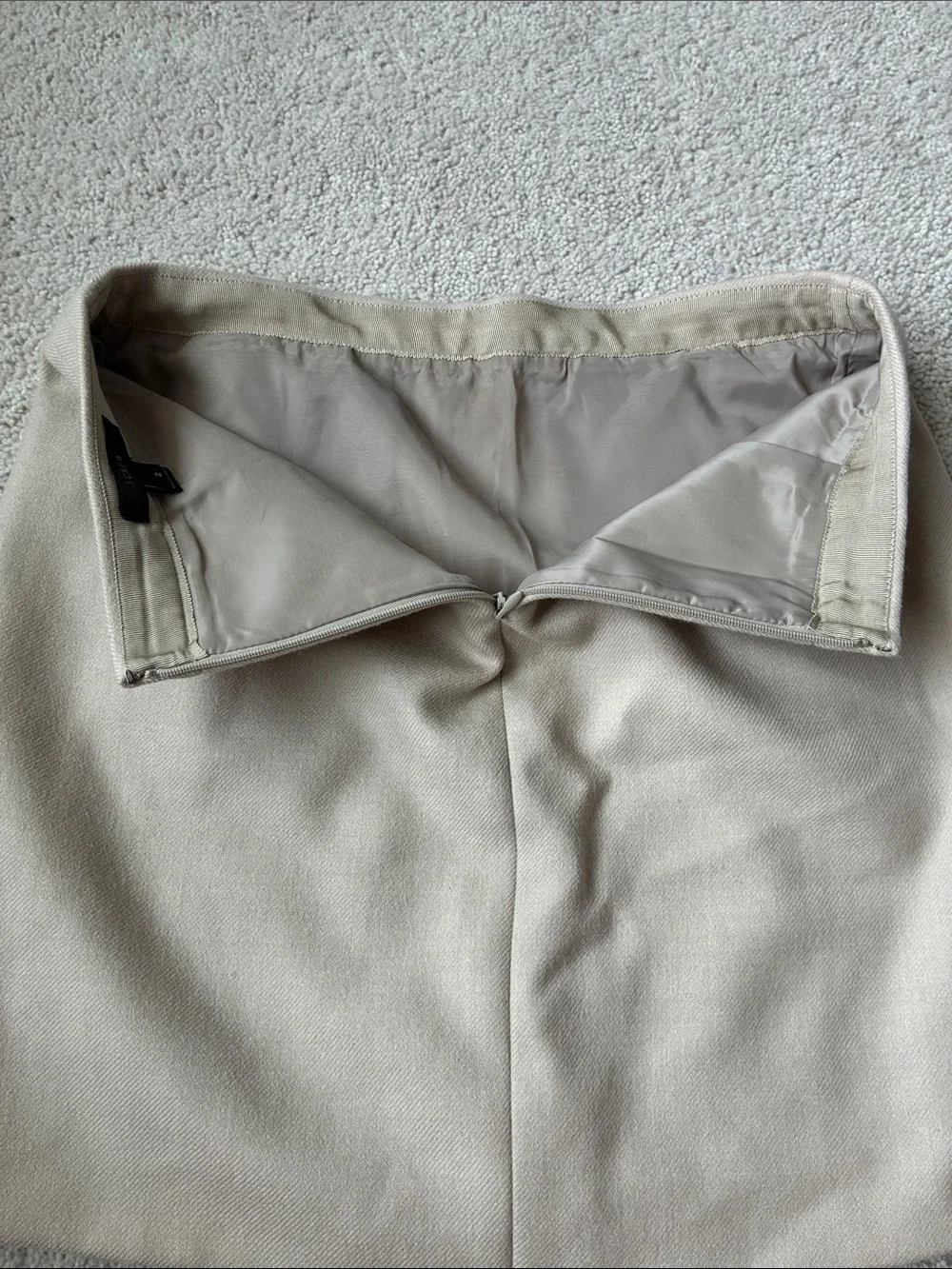 100% Wool J. Crew size 2 beige Women's Cream Mini Skirt with pockets